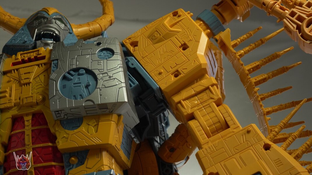 Transformers HasLab War For Cybertron Unicron Review  (10 of 58)